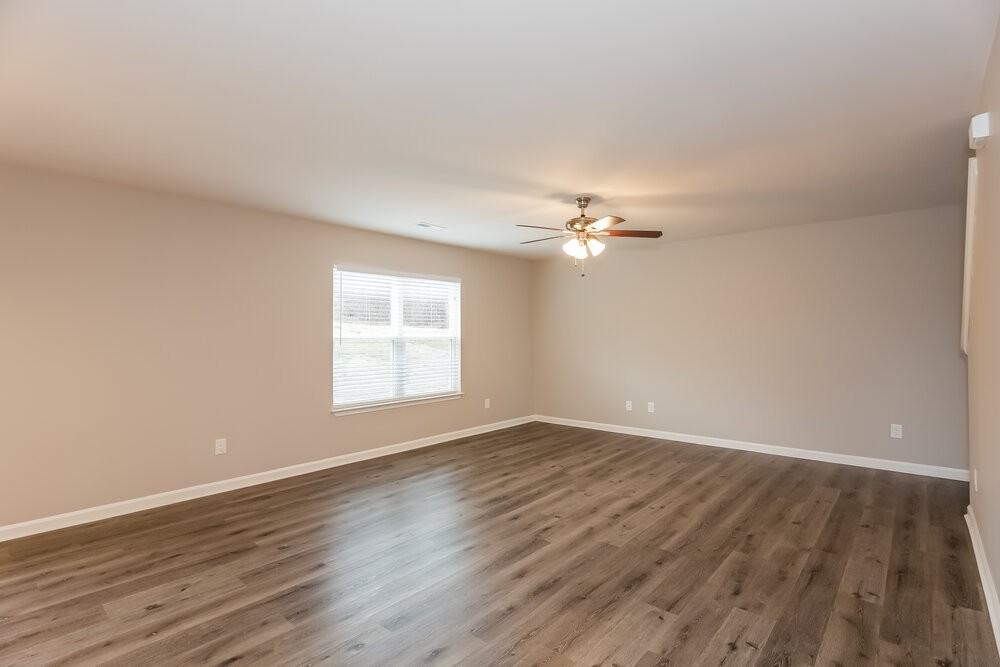 9009 Sharpes Cir - Photo 4 of 17