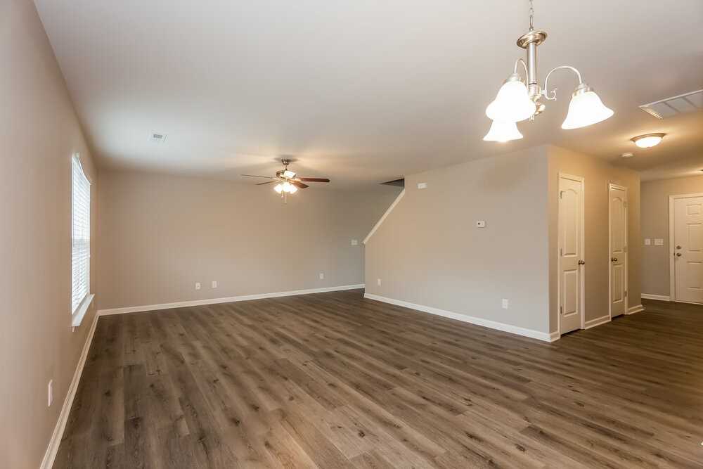 9009 Sharpes Cir - Photo 5 of 17