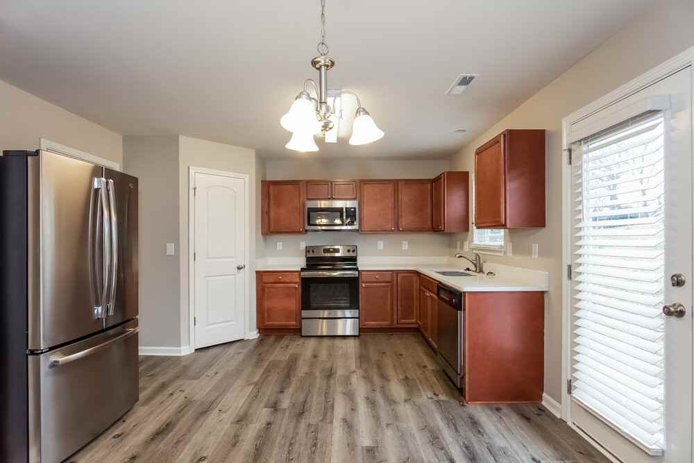 9009 Sharpes Cir - Photo 6 of 17