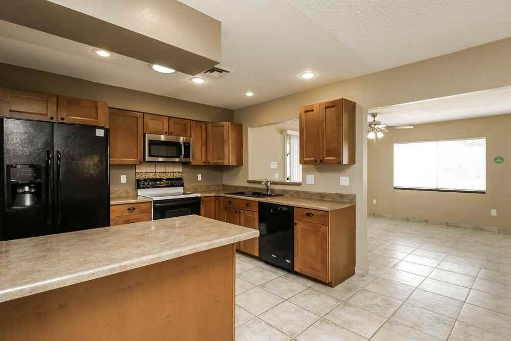 6332 W Laredo St - Photo 5 of 16