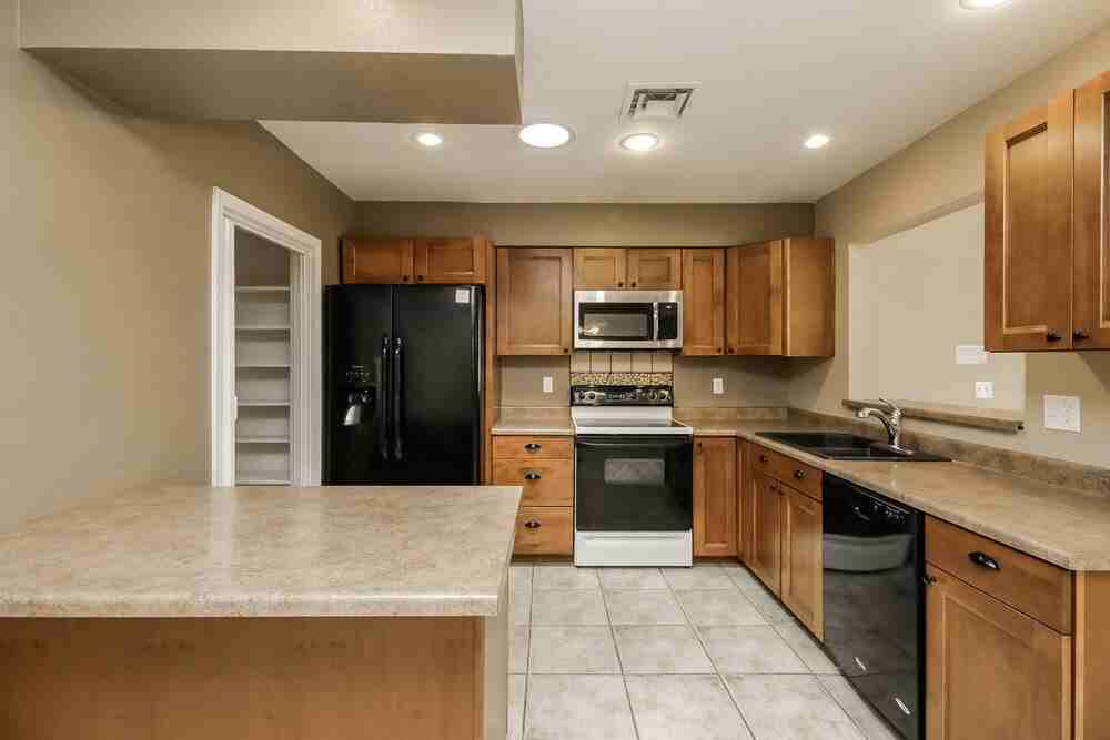 6332 W Laredo St - Photo 6 of 16