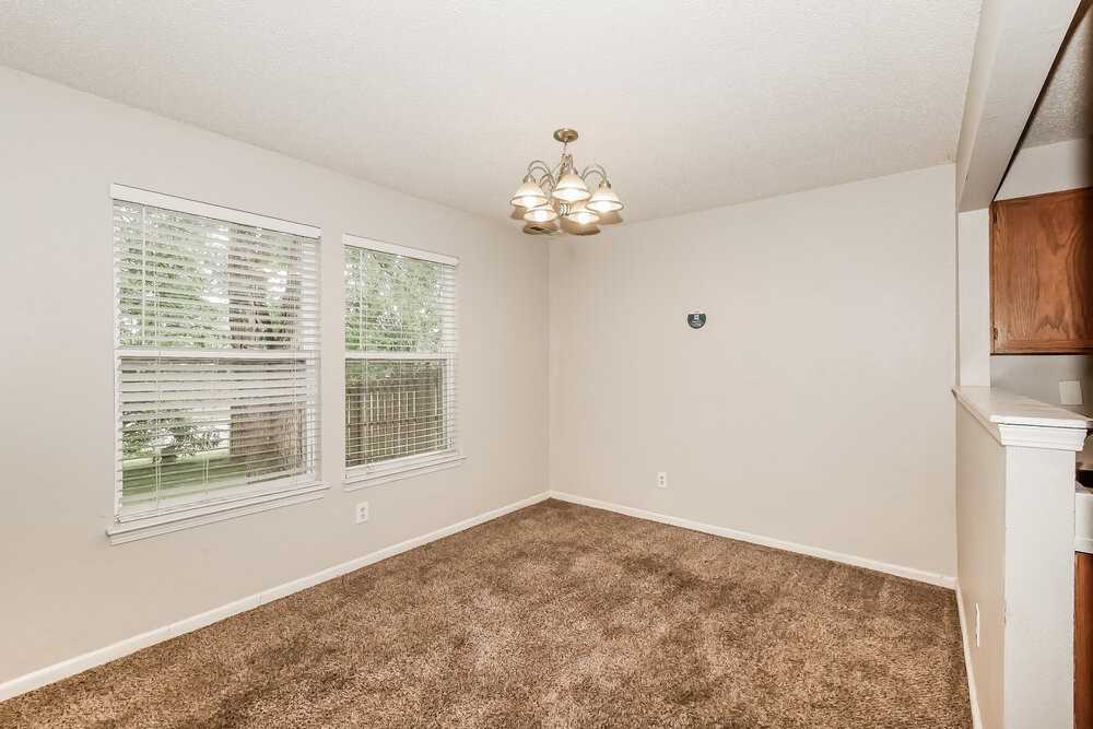 441 Overland Dr - Photo 7 of 17