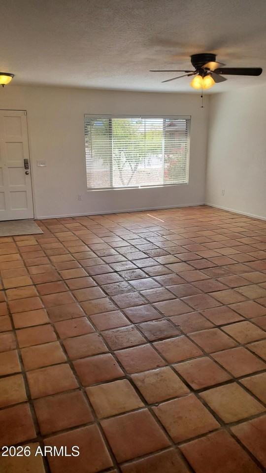 1134 W Hermosa Dr - Photo 2 of 7