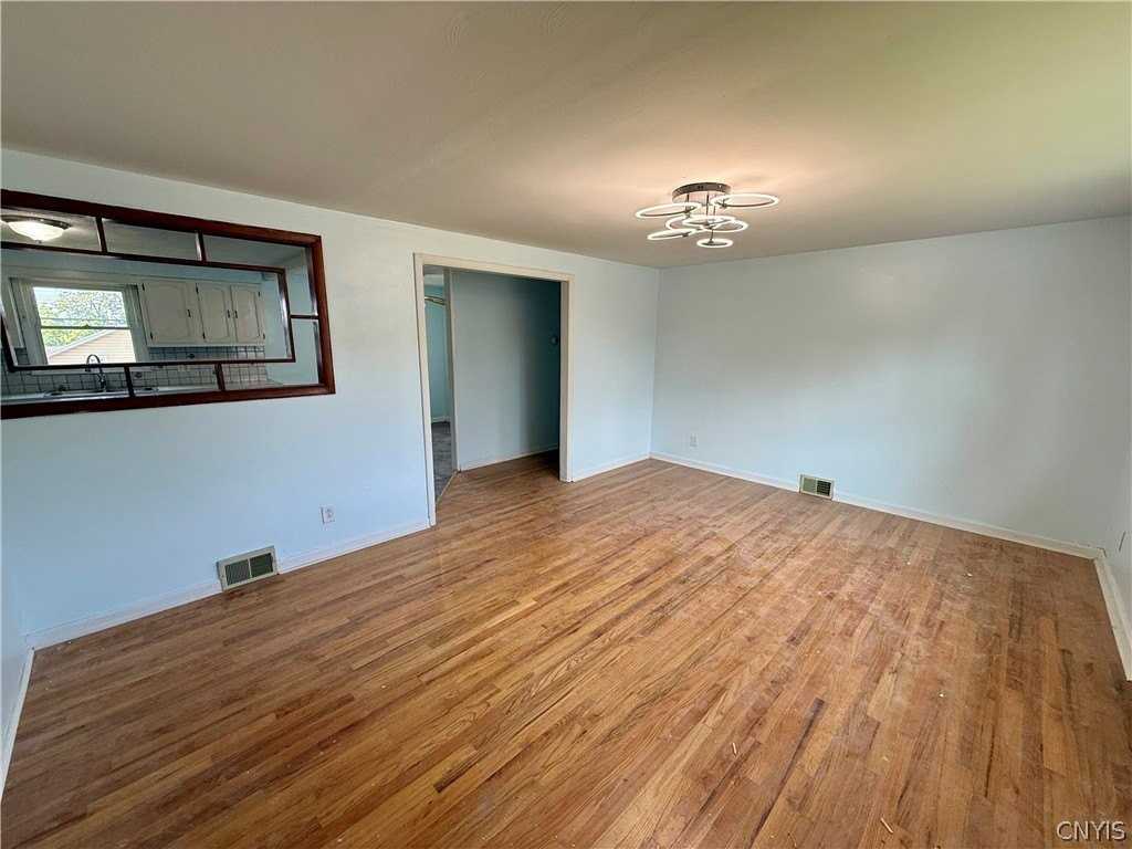 111 Deborah Dr - Photo 3 of 29