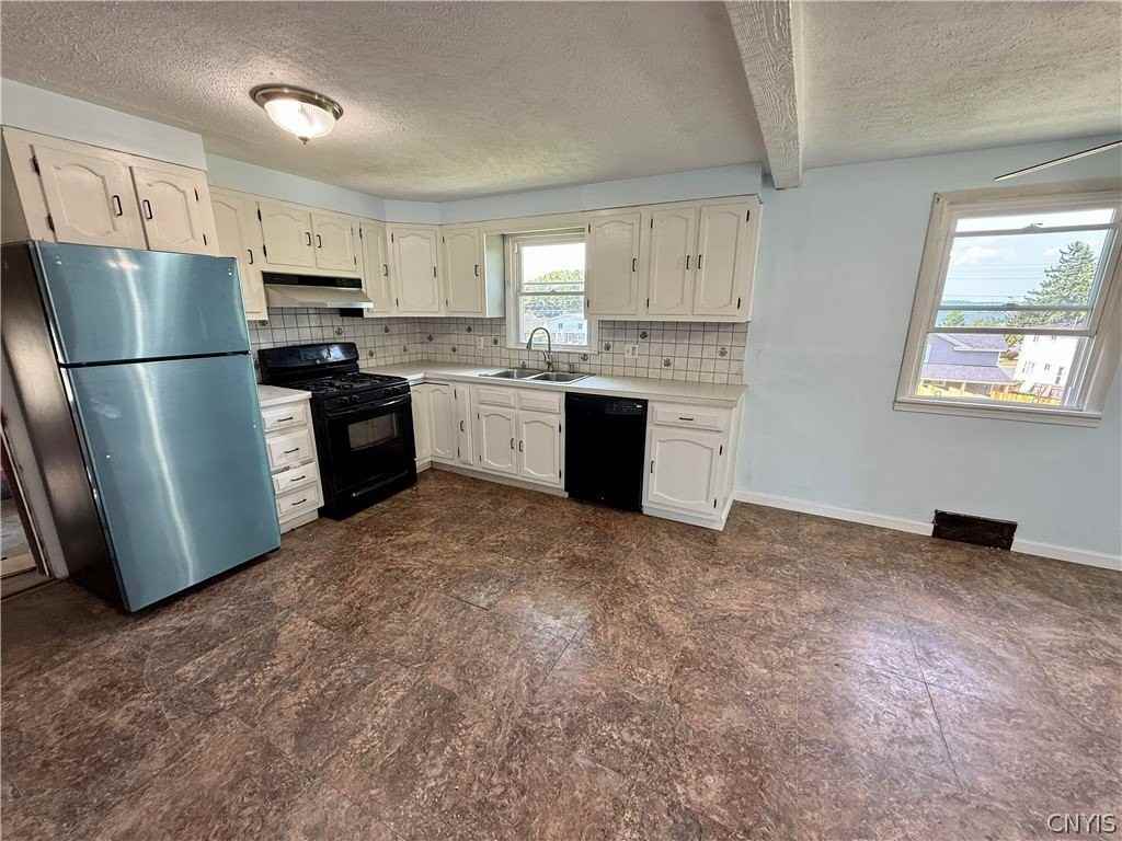 111 Deborah Dr - Photo 6 of 29