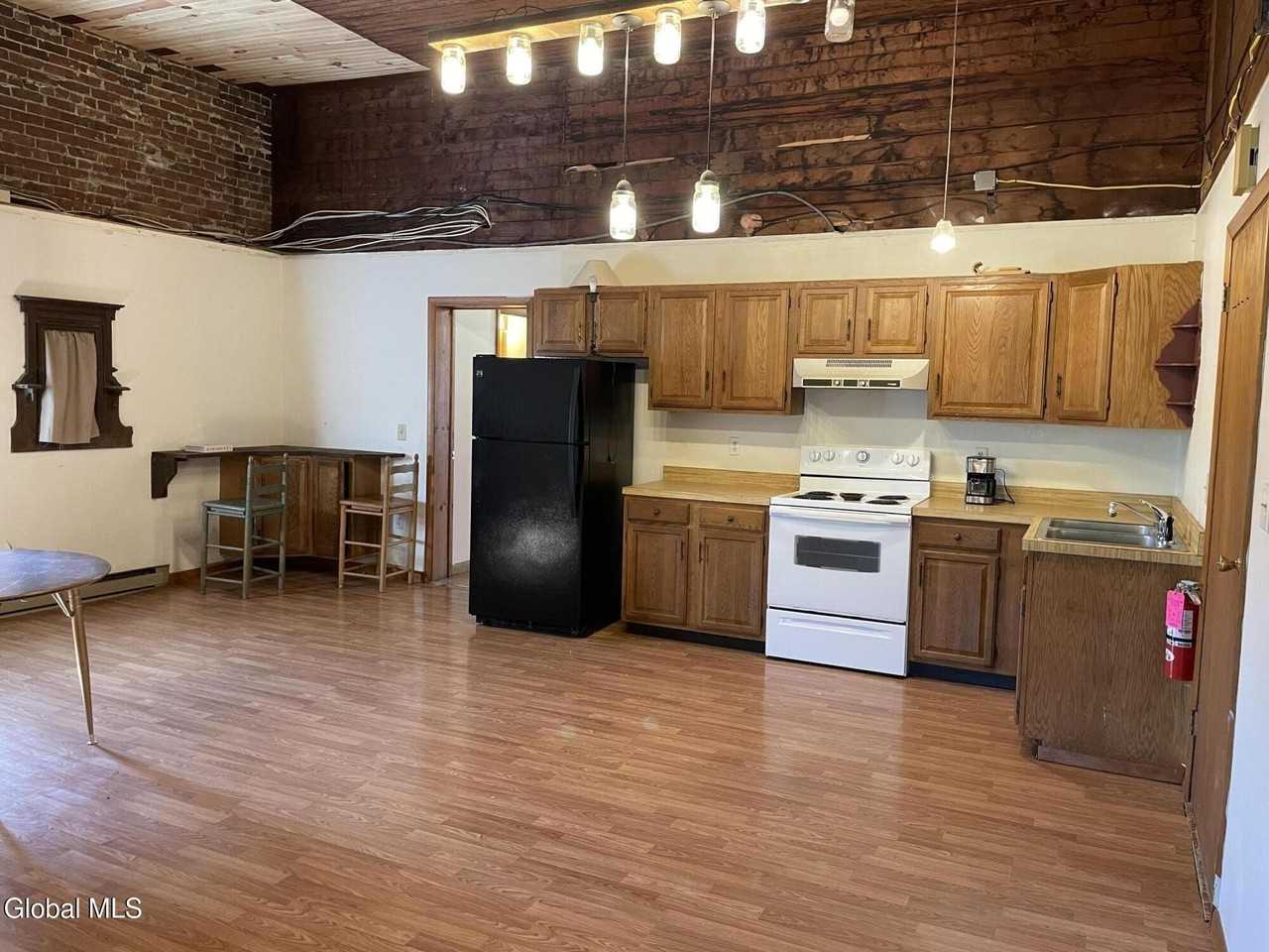 152 Main St #1 - Photo 4 of 18