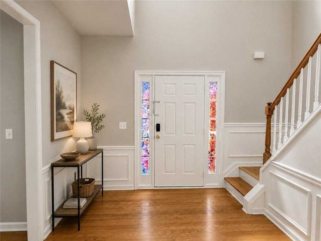 6310 Barwick Ln - Photo 3 of 33