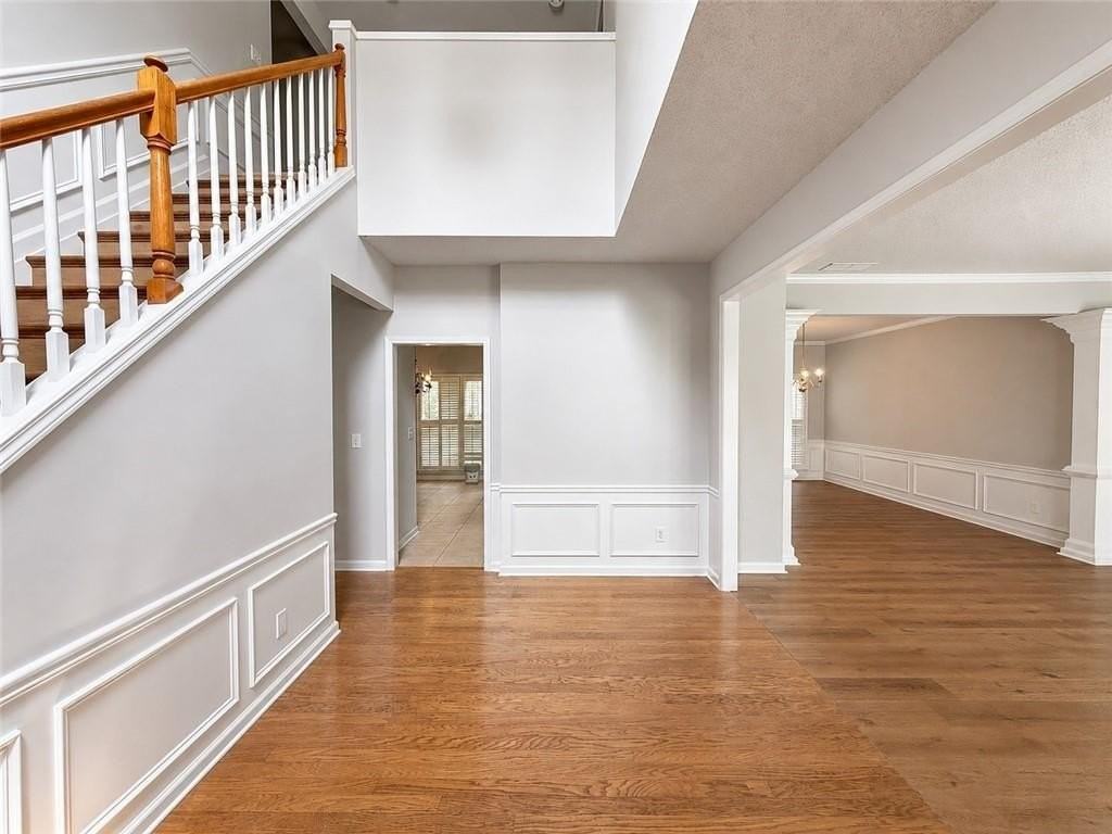 6310 Barwick Ln - Photo 5 of 33