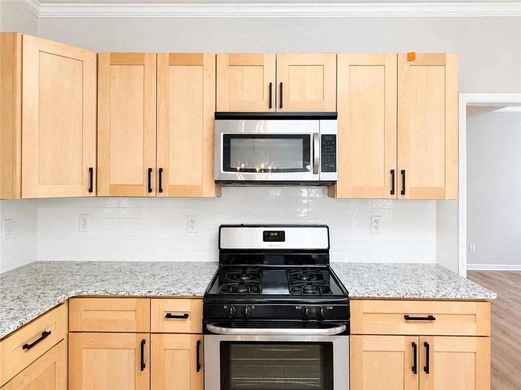 6310 Barwick Ln - Photo 6 of 33