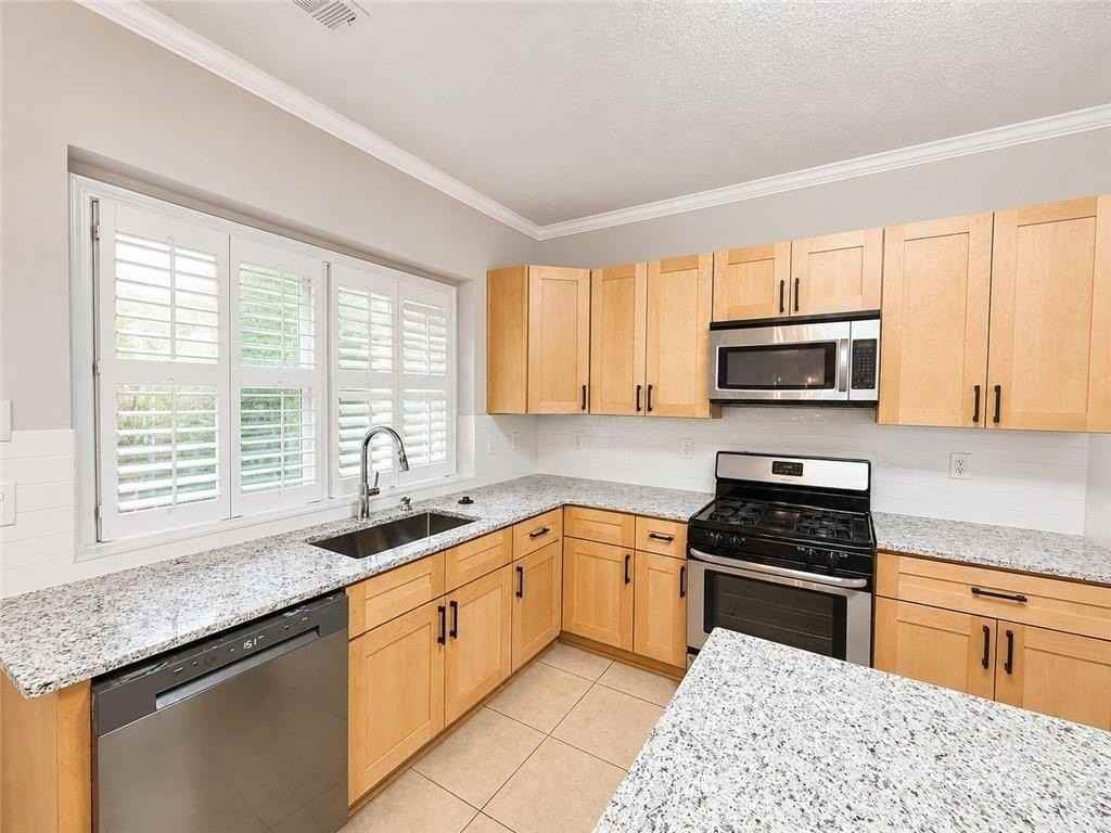 6310 Barwick Ln - Photo 7 of 33