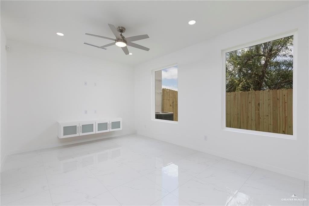 1910 Sunset Dr - Photo 4 of 29