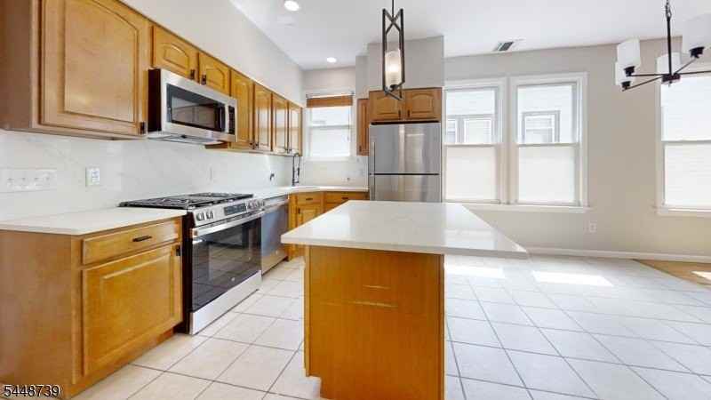11 Schuyler Ct - Photo 7 of 19
