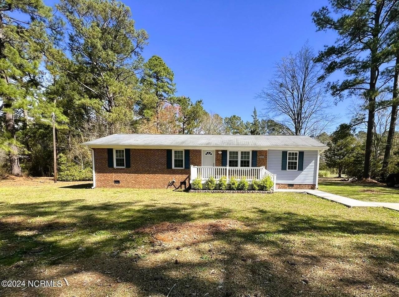 1042 Ramsey Rd - Photo 2 of 22