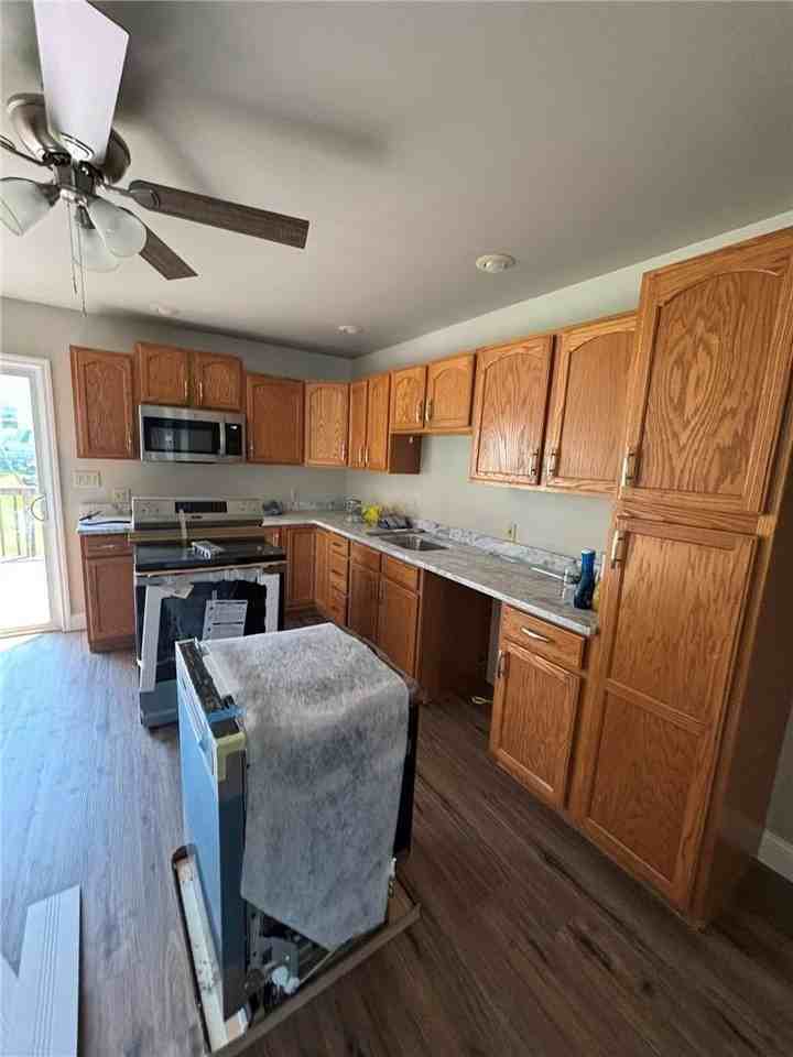 127 S Pine St - Photo 4 of 9