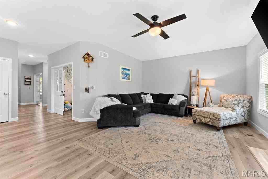 748 Seagate Dr - Photo 7 of 26