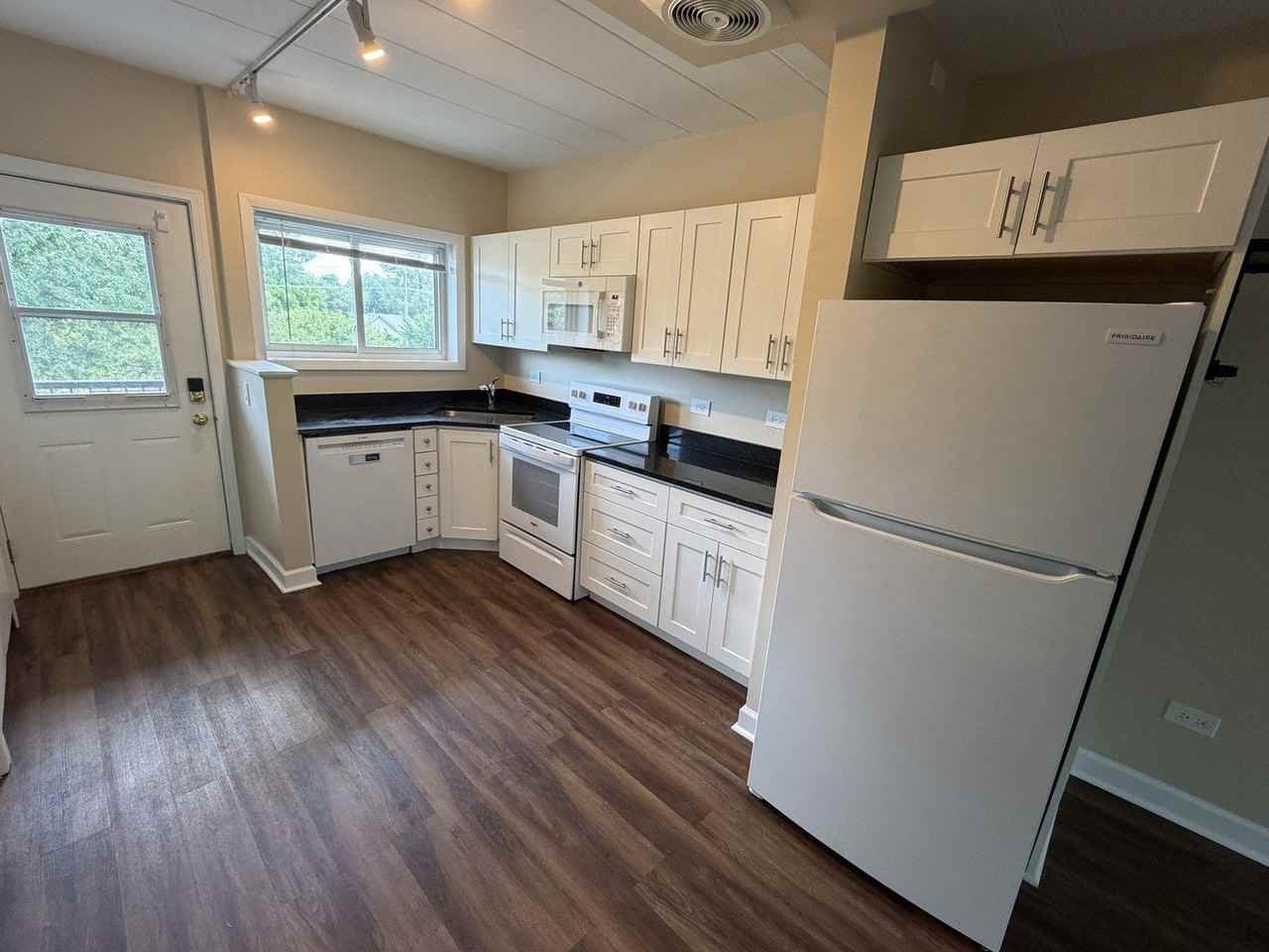 1307 College Ave #205 - Photo 2 of 6