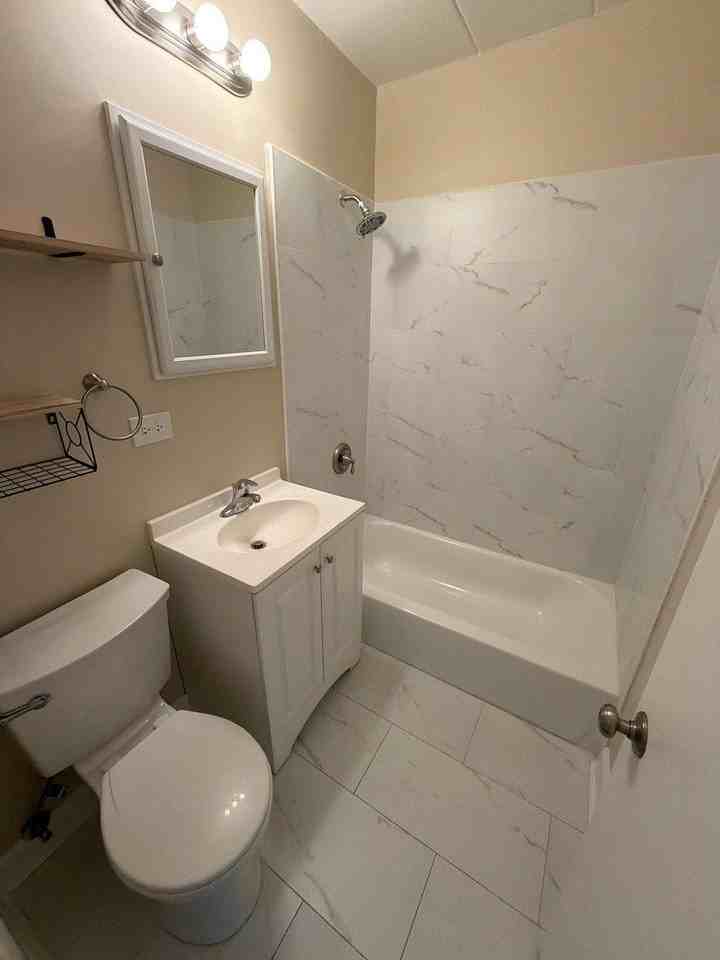 1307 College Ave #205 - Photo 4 of 6