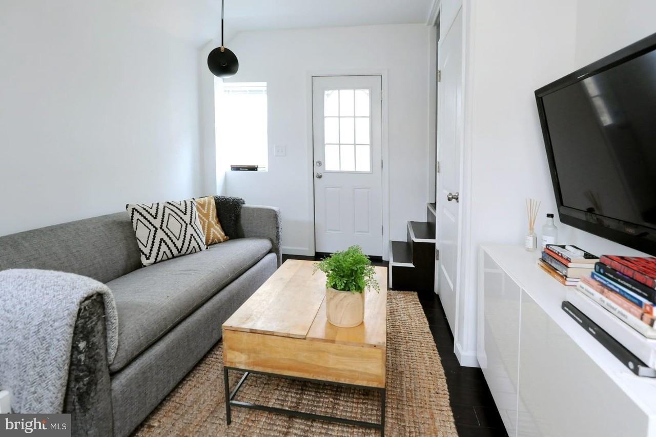 1107 N Lee St - Photo 5 of 15