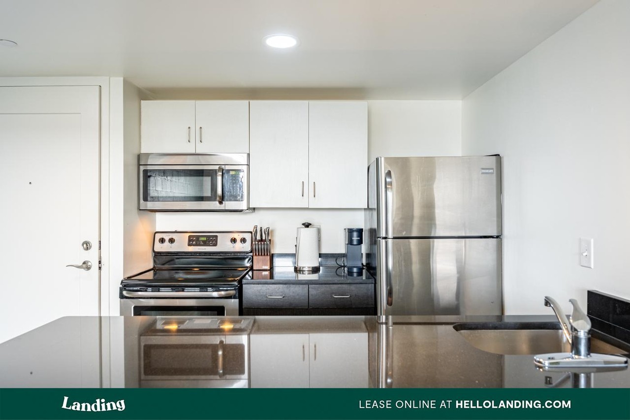 3075 W Grand Blvd - Photo 4 of 50