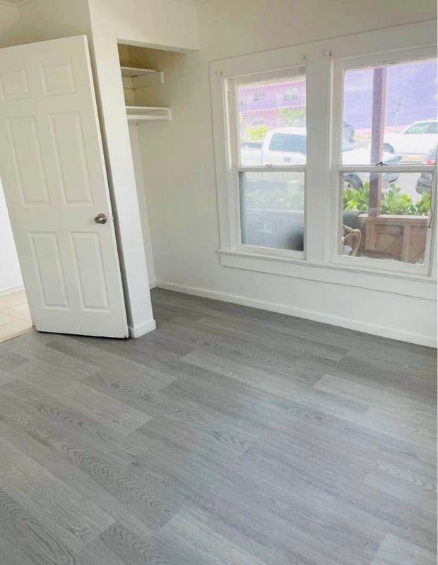 708 7th St - Photo 4 of 12