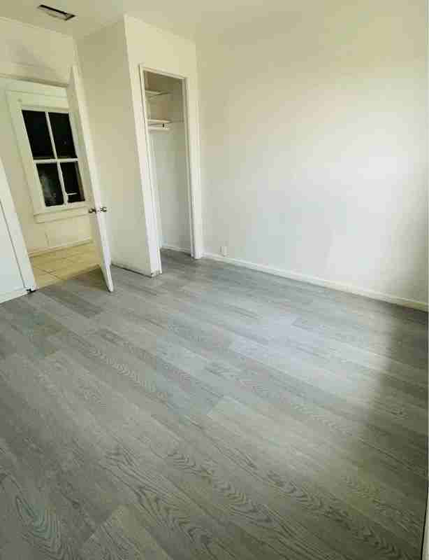 708 7th St - Photo 7 of 12