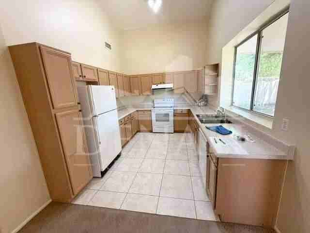 797 N Gregory Pl - Photo 3 of 10