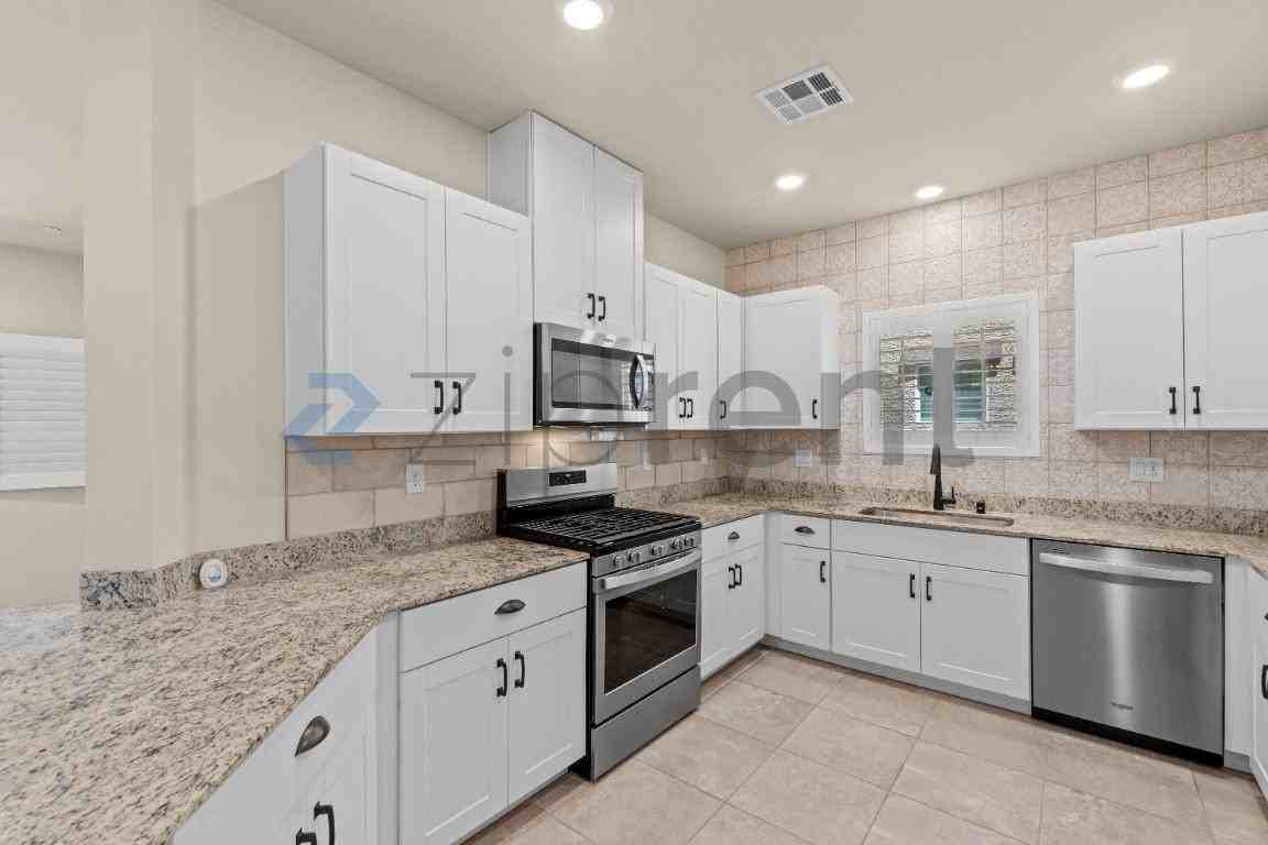 4519 Sapphire Moon Ave - Photo 7 of 23