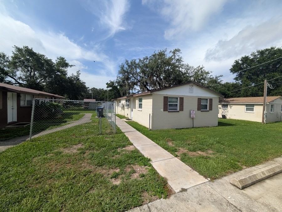 9415 Eastfield Rd #B - Photo 2 of 11