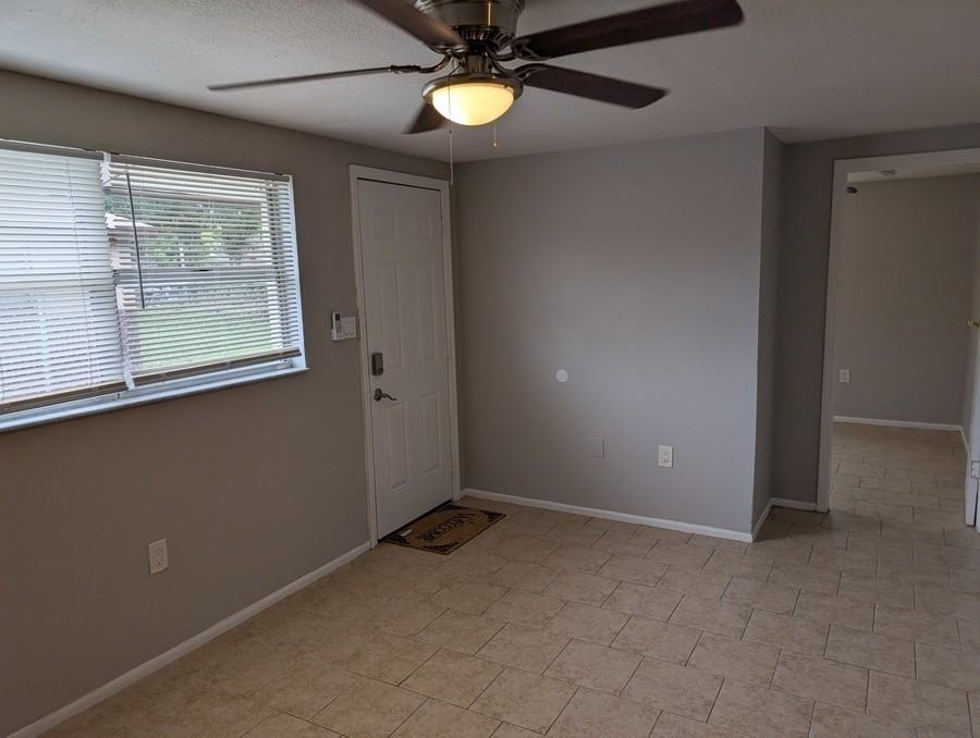 9415 Eastfield Rd #B - Photo 4 of 11