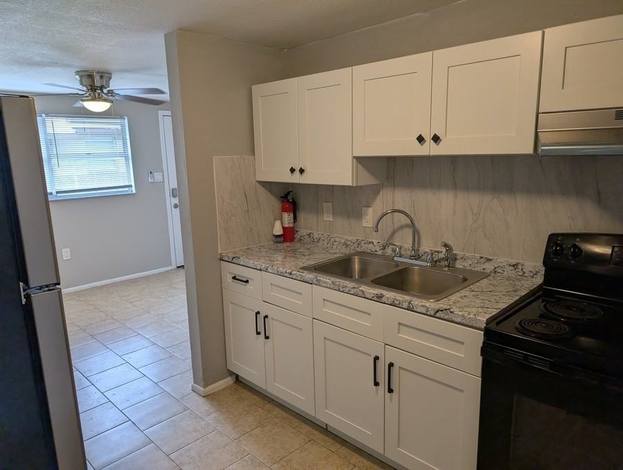 9415 Eastfield Rd #B - Photo 6 of 11