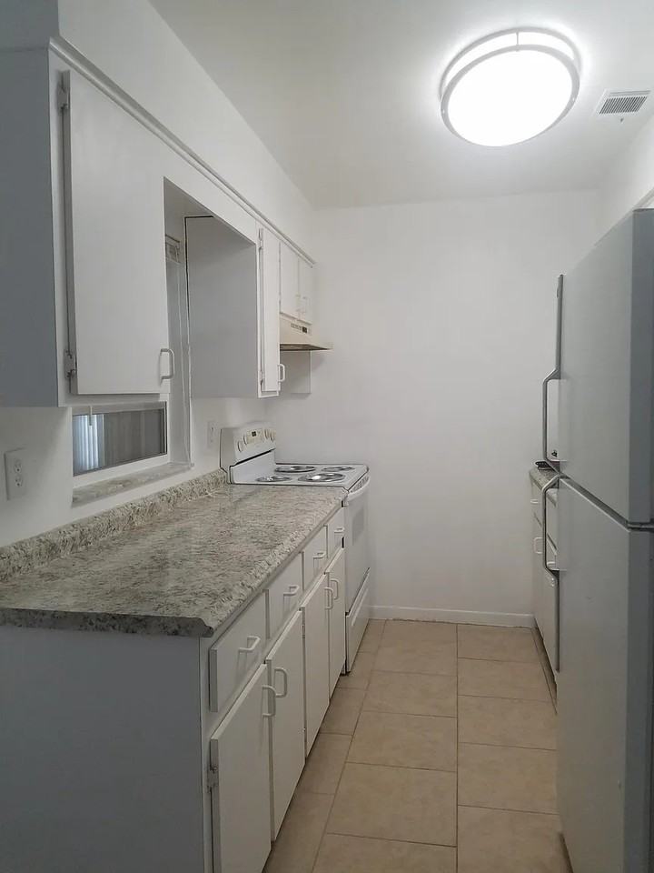 435 Earl Ave #NA - Photo 5 of 17