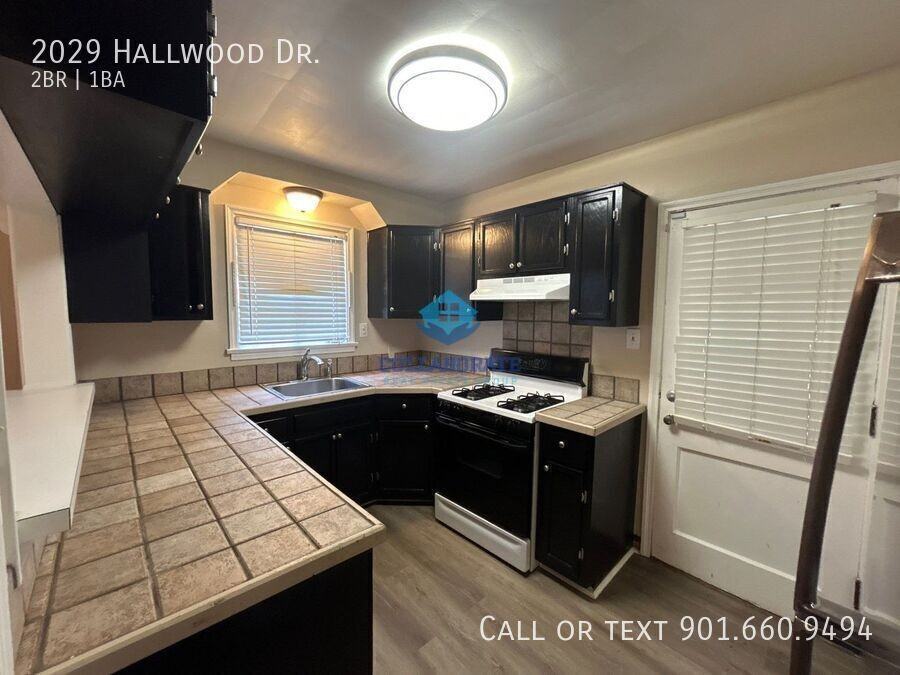 2029 Hallwood Dr - Photo 4 of 12