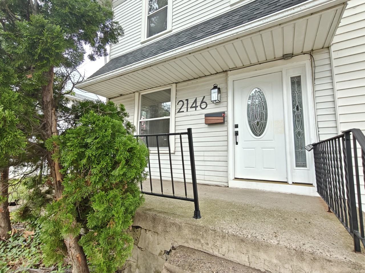 2146 44th St #1 - Photo 2 of 22