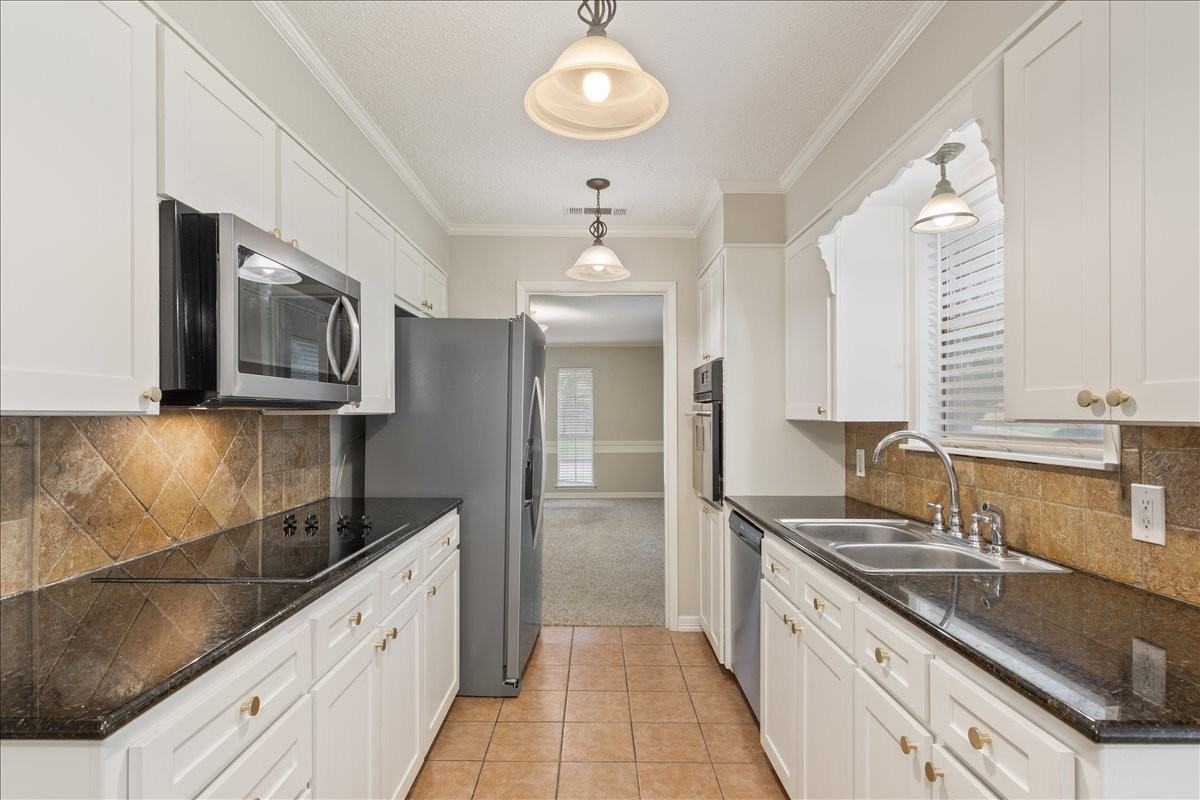 5600 Lake Highlands Dr - Photo 4 of 26