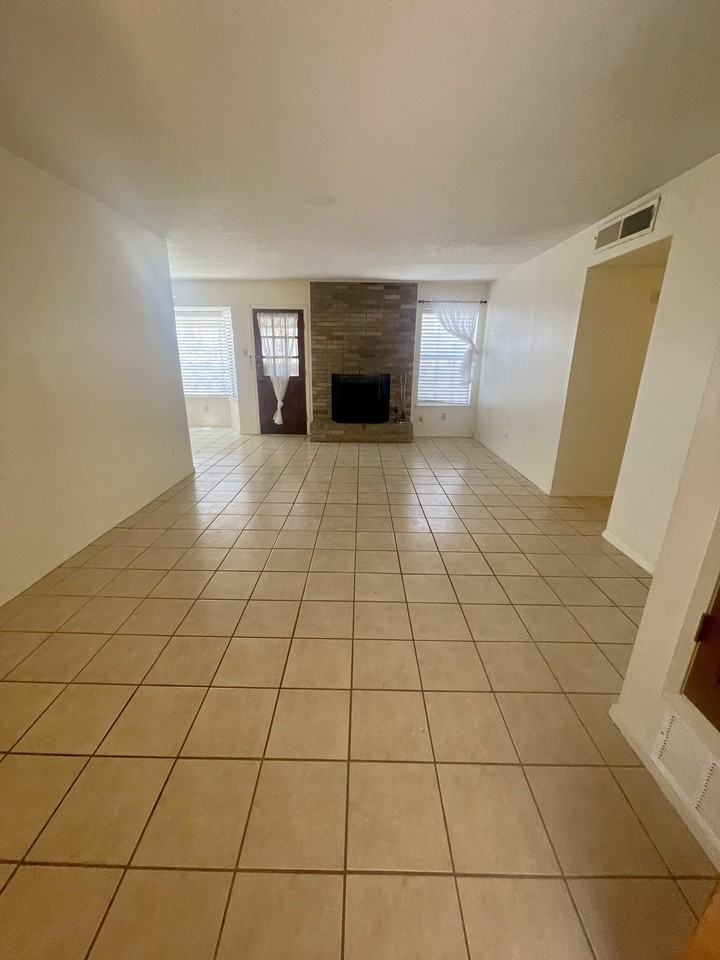 8621 Mettler Dr - Photo 2 of 23