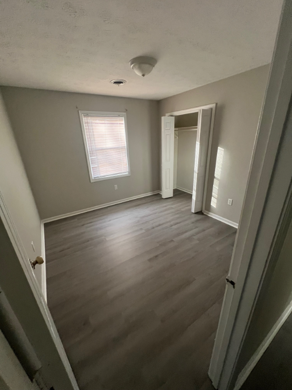 107 Molloy Ct - Photo 2 of 8