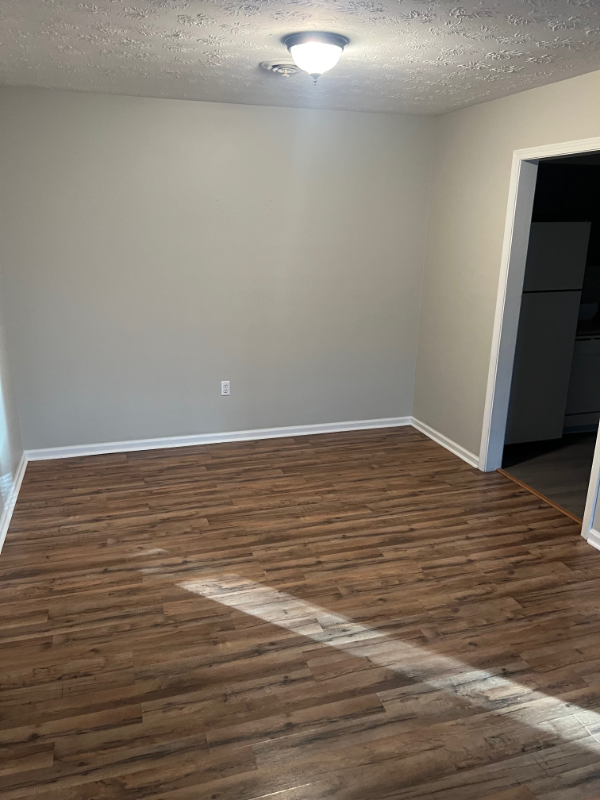 107 Molloy Ct - Photo 3 of 8