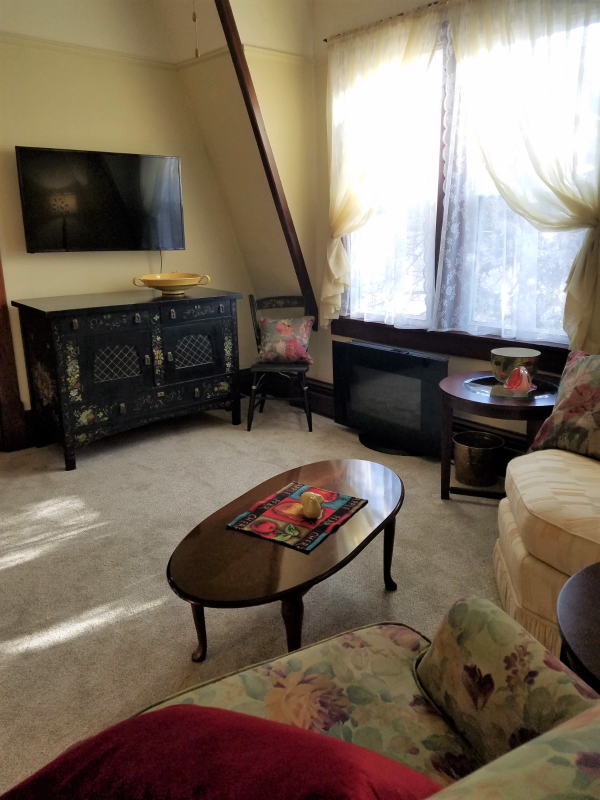 207 E 22nd St #4 - Photo 5 of 13