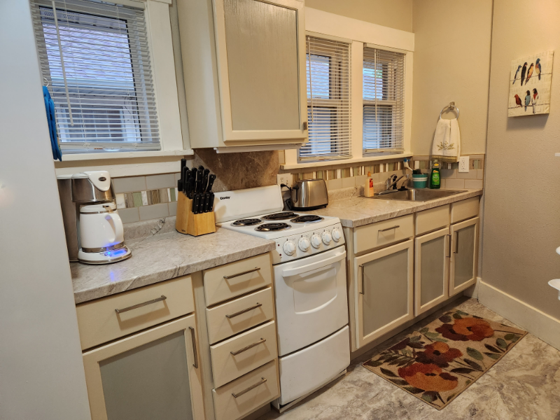 204 E 3rd Ave #1 - Photo 4 of 14