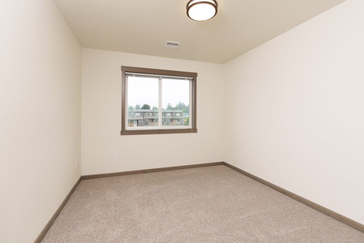 1314 Lamont Ln - Photo 5 of 12