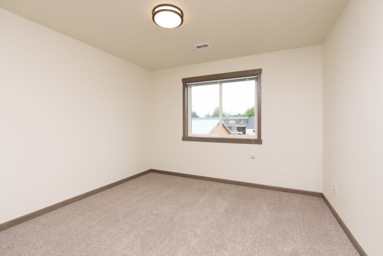 1314 Lamont Ln - Photo 7 of 12