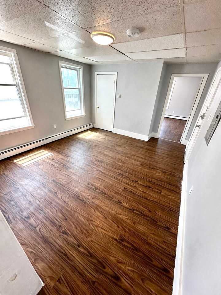 151 Franklin St #2R - Photo 4 of 9