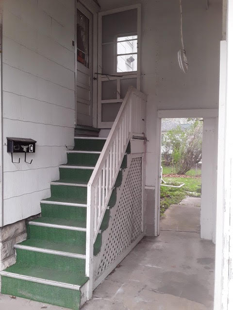 325 E Chestnut St #C - Photo 2 of 8