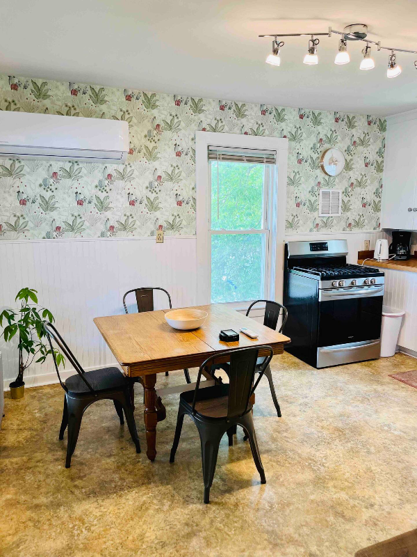 146 Hanover St #1 - Photo 4 of 16