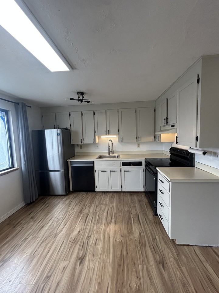 1808 N Regal St - Photo 2 of 13