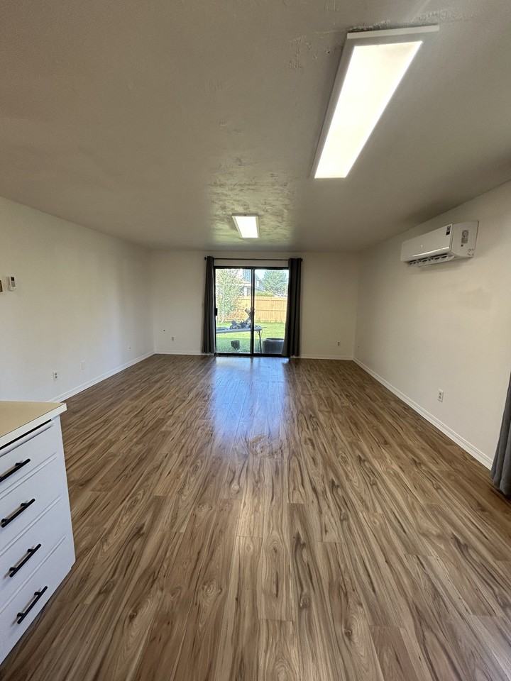 1808 N Regal St - Photo 5 of 13