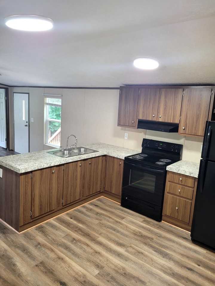 1079 Hibiscus Rd #6 - Photo 3 of 10