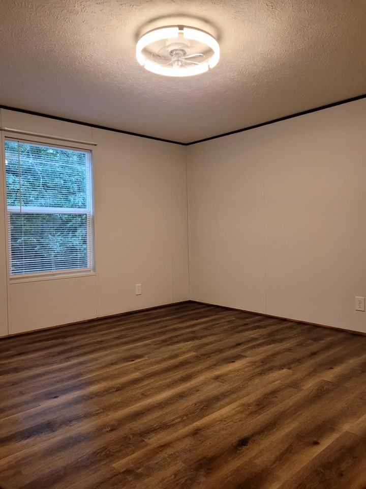 1079 Hibiscus Rd #6 - Photo 7 of 10