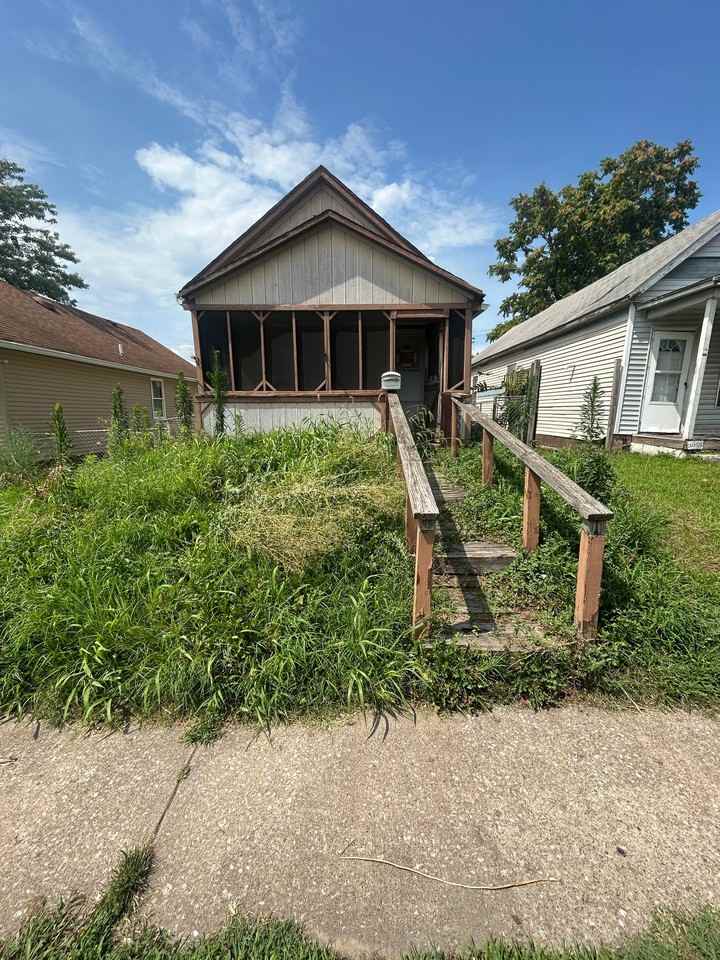 2504A Denver St - Photo 2 of 20
