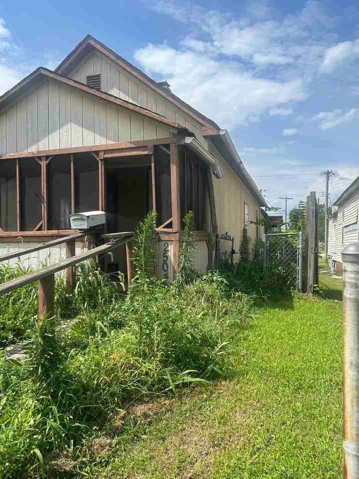 2504A Denver St - Photo 3 of 20
